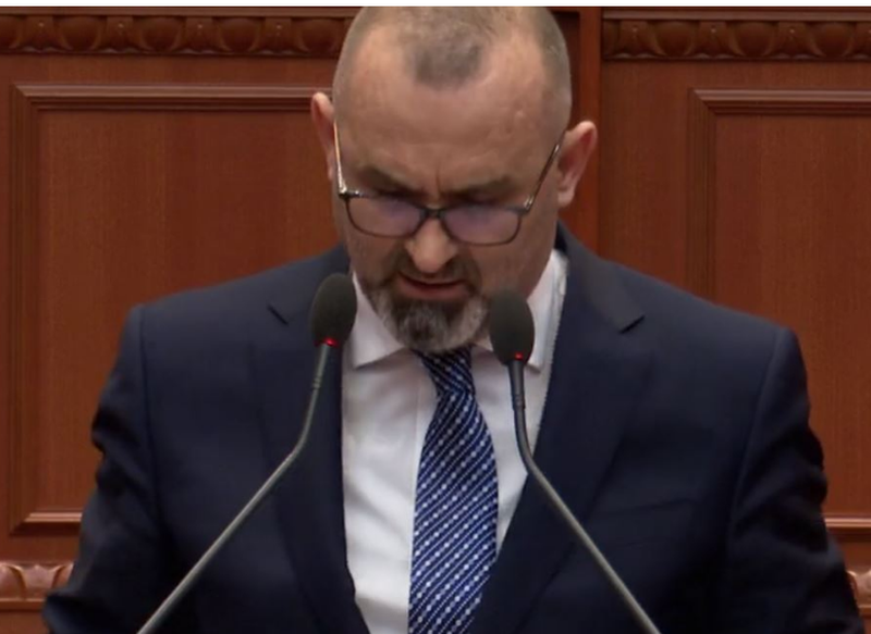 Manja i përgjigjet non grata Berishës në Kuvend: I përket një bote tjetër, me zërat e botës së përtejme nuk replikoj! Manja i përgjigjet non grata Berishës në Kuvend: I përket një bote tjetër, me zërat e botës së përtejme nuk replikoj!