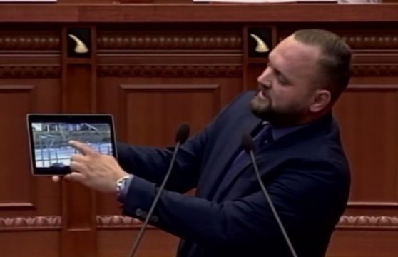 Halit Valteri: Ilir Meta nuk do ta përfundojë mandatin! Kur e tepron me alkoolin ai zbulon se… Halit Valteri: Ilir Meta nuk do ta përfundojë mandatin! Kur e tepron me alkoolin ai zbulon se…