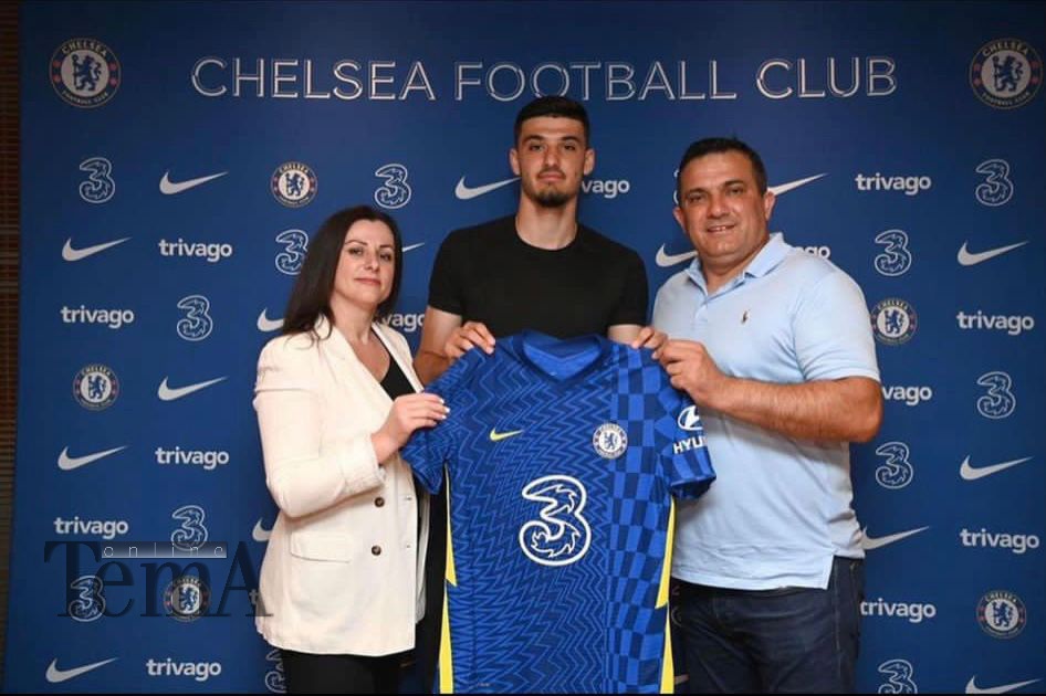 Blerina Broja, nëna e lojtarit më të komentuar aktualisht për shqiptarët, për herë të parë në një rrëfim për Armandon, brenda dhe jashtë fushës Blerina Broja, nëna e lojtarit më të komentuar aktualisht për shqiptarët, për herë të parë në një rrëfim për Armandon, brenda dhe jashtë fushës