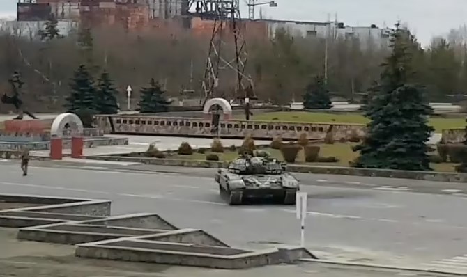 Ushtria ruse merr centralin bërthamor të Çernobilit (Video) Ushtria ruse merr centralin bërthamor të Çernobilit (Video)