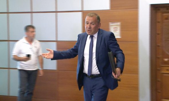 Arben Kraja dhe SPAKU bashkëpuntorë me tre të larguar nga Vetigu: Merret i pandehur gjyqtari i KPA pas akuzave të hajdutëve! Arben Kraja dhe SPAKU bashkëpuntorë me tre të larguar nga Vetigu: Merret i pandehur gjyqtari i KPA pas akuzave të hajdutëve!