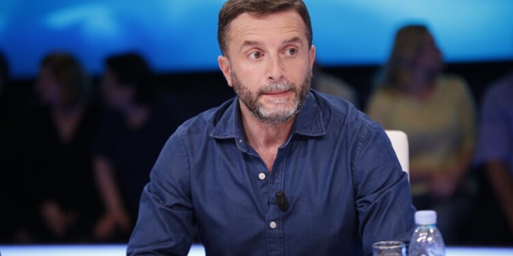 E turpshme, e neveritshme! Mësoi shkarkimin e drejtorit të lartë: Erion Braçe shtanget nga vendimi i papritur dhe shpërthen i revoltuar E turpshme, e neveritshme! Mësoi shkarkimin e drejtorit të lartë: Erion Braçe shtanget nga vendimi i papritur dhe shpërthen i revoltuar