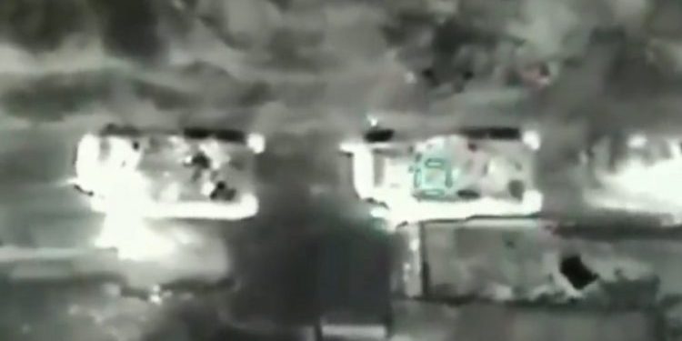 VIDEO/ Droni turk “Bayraktar” i blerë nga Ukraina po i “gjuan si lepuj” tanket ruse në Ukrainë VIDEO/ Droni turk “Bayraktar” i blerë nga Ukraina po i “gjuan si lepuj” tanket ruse në Ukrainë