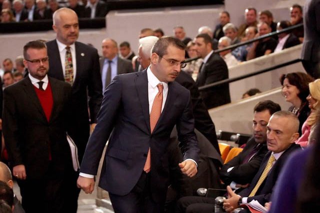 Ilir Meta bën publike intrigat e turpshme në kurriz të Tahirit! Rama donte që shkarkimin e Tahirit të ma faturonte mua…si dhuratë Ilir Meta bën publike intrigat e turpshme në kurriz të Tahirit! Rama donte që shkarkimin e Tahirit të ma faturonte mua…si dhuratë