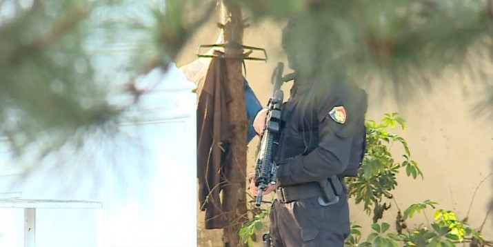 Ish-oficerit të RENEA i kërcënohet jeta,kërkon ndihmë: Po më ndjekin për ekzekutimin me snajper të Kastriot Reçit Ish-oficerit të RENEA i kërcënohet jeta,kërkon ndihmë: Po më ndjekin për ekzekutimin me snajper të Kastriot Reçit