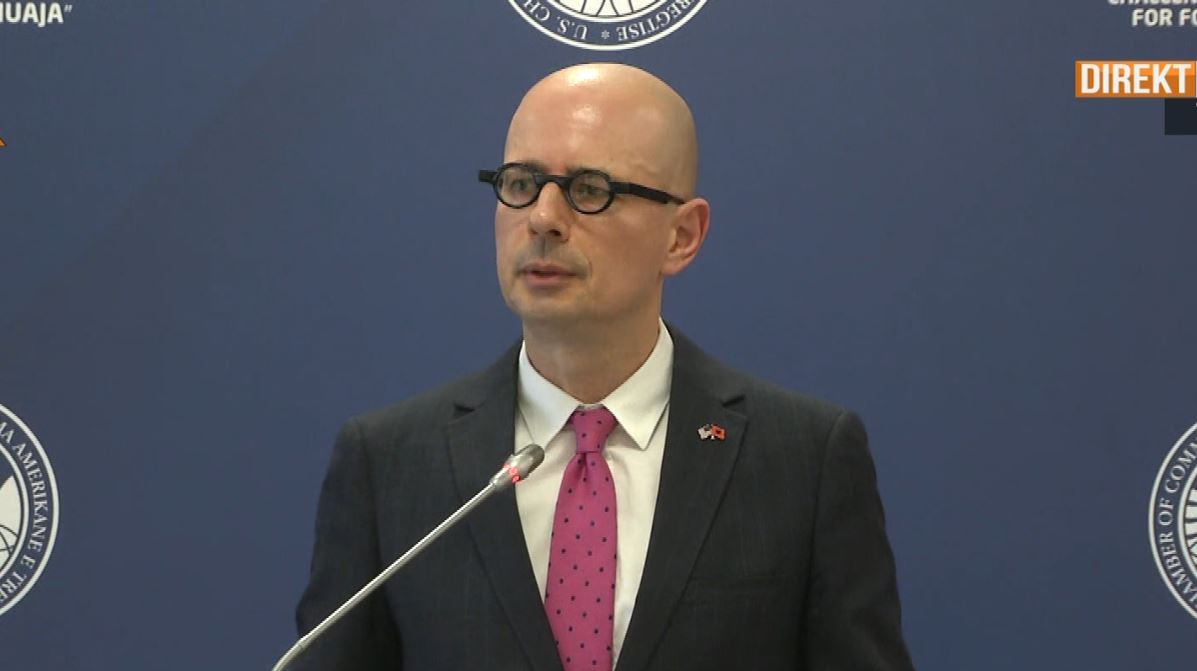 “Tregtarët pelivan’ shqiptarë të kamufluar si amerikan filluan të merren me drejtësinë! Dhoma Amerikane e Tregtisë me kryetar Enio Jaçon e kompanis “AmCham” që bën vetëm “Ham” përshendet dënimi me burg të Saimir Tahirit: Sinjal se drejtësia po nis të zgjohet “Tregtarët pelivan’ shqiptarë të kamufluar si amerikan filluan të merren me drejtësinë! Dhoma Amerikane e Tregtisë me kryetar Enio Jaçon e kompanis “AmCham” që bën vetëm “Ham” përshendet dënimi me burg të Saimir Tahirit: Sinjal se drejtësia po nis të zgjohet