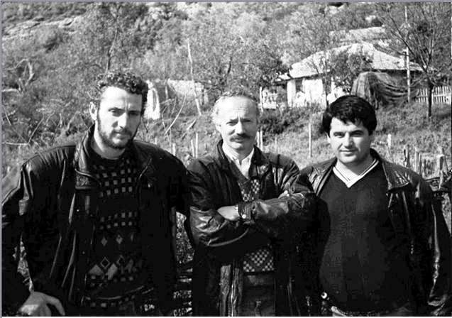 Rikthimi i frikshëm i dosjes ‘Tropoja’. Kush e vrau kushëririn e Fatmir Haklajt ditën e 22-vjetorit të ekzekutimit të të afërmve të bosit të drogës Rikthimi i frikshëm i dosjes ‘Tropoja’. Kush e vrau kushëririn e Fatmir Haklajt ditën e 22-vjetorit të ekzekutimit të të afërmve të bosit të drogës