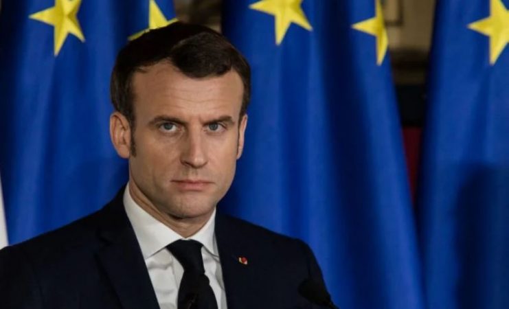 Macron fjalim me flamurin ukrainas në krah: Putin nuk ka sulmuar vetëm Kievin, por… Macron fjalim me flamurin ukrainas në krah: Putin nuk ka sulmuar vetëm Kievin, por…