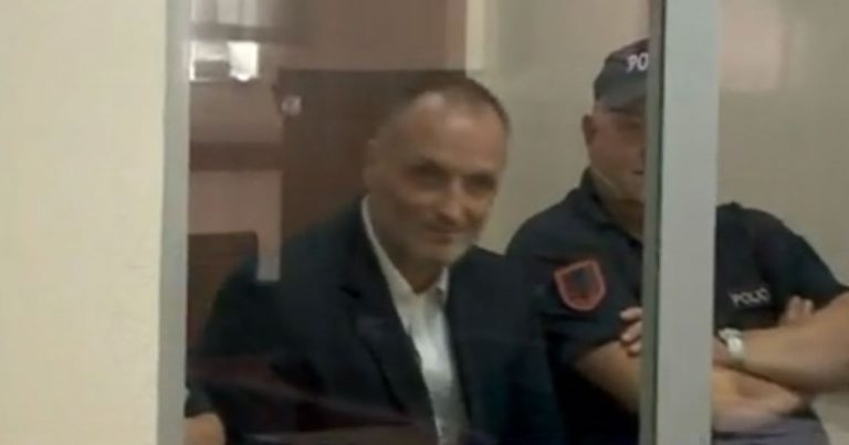 Avokati i Izet Haxhisë: Gjyqtari i çështjes u caktua nga mikja e Argita Berishës! Vendimi i sotëm për t’i bërë qejfin një ‘politikani të pisët’ Avokati i Izet Haxhisë: Gjyqtari i çështjes u caktua nga mikja e Argita Berishës! Vendimi i sotëm për t’i bërë qejfin një ‘politikani të pisët’