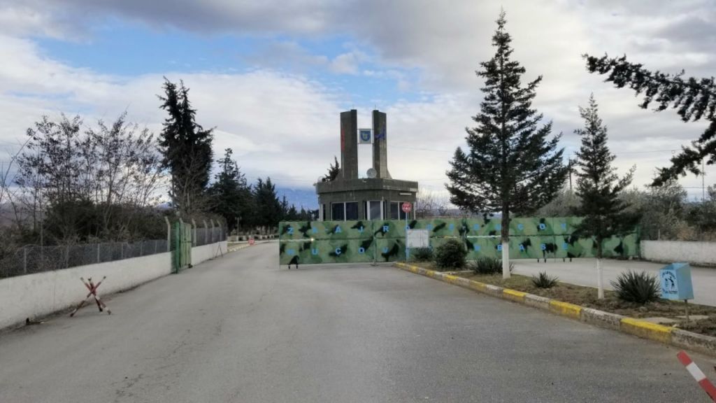 Ndërsa lufta kërcënon botën, ish- qyteti Stalin në Shqipëri, gati të kthehet bazë për NATO-n Ndërsa lufta kërcënon botën, ish- qyteti Stalin në Shqipëri, gati të kthehet bazë për NATO-n