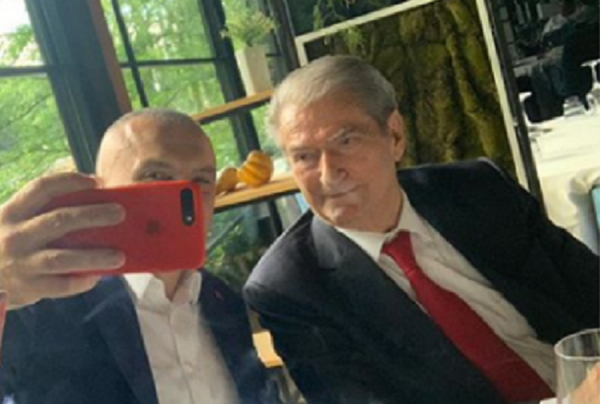 Një president i akuzuar jo vetëm si i korruptuar, por dhe si vrasës, që për mediat shqiptare nuk është lajm Një president i akuzuar jo vetëm si i korruptuar, por dhe si vrasës, që për mediat shqiptare nuk është lajm