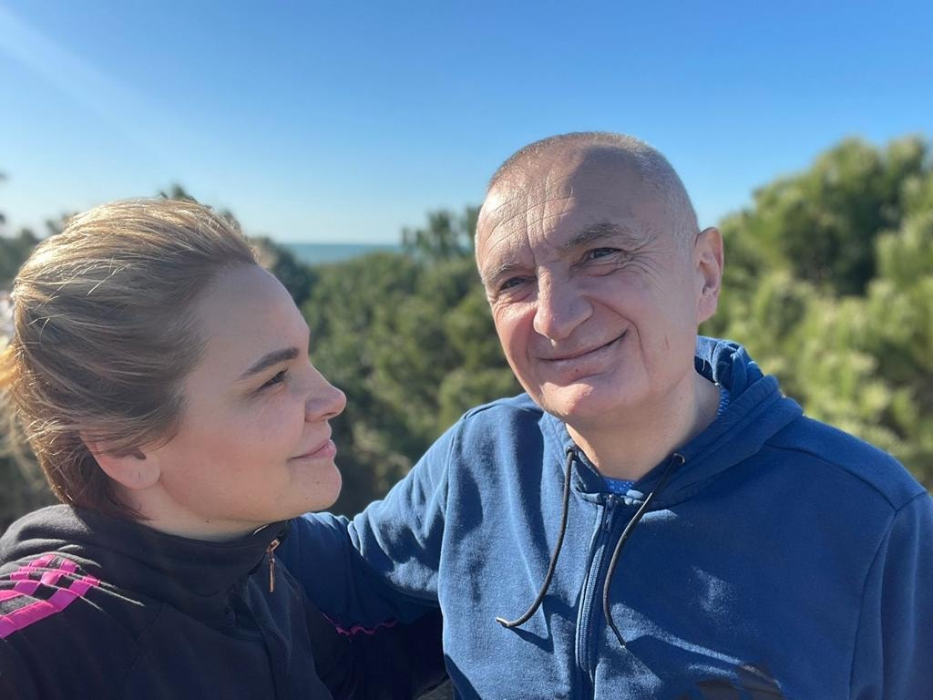 Personazhi qesharak që kemi për president! Personazhi qesharak që kemi për president!