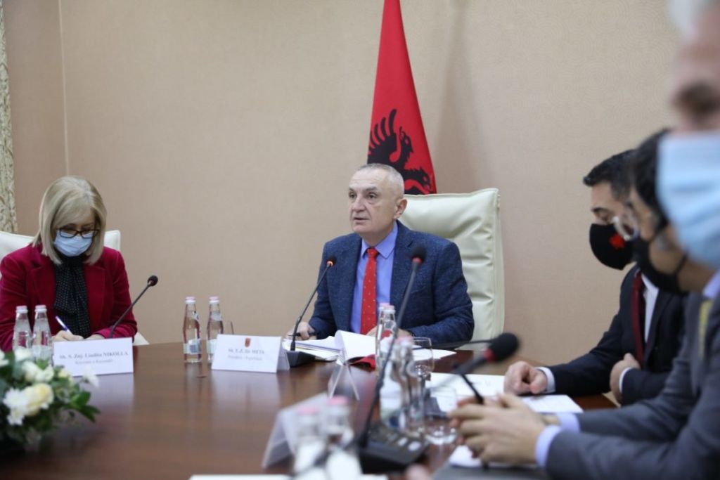 Shqipëria merr masat për luftë, me “komandant” Ilir Metën në krye Shqipëria merr masat për luftë, me “komandant” Ilir Metën në krye