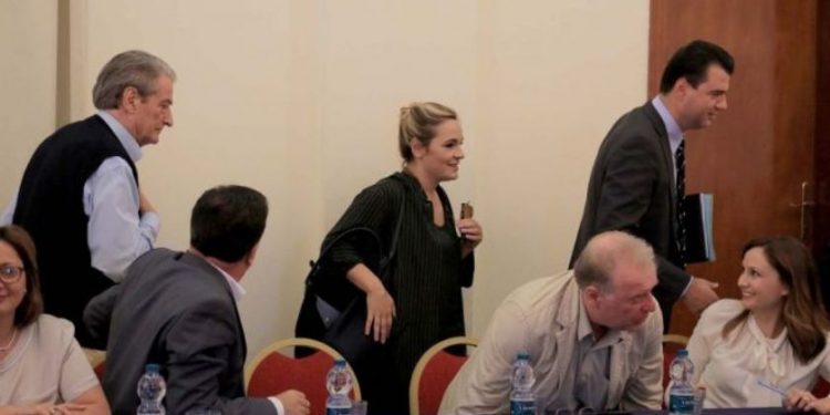 “Shtëpia e Lirisë” e Sali Berishës drejt dështimit në KQZ, koalicioni LSI-Foltore ilegjitim, ja neni i Kodit Zgjedhor që e bllokon “Shtëpia e Lirisë” e Sali Berishës drejt dështimit në KQZ, koalicioni LSI-Foltore ilegjitim, ja neni i Kodit Zgjedhor që e bllokon