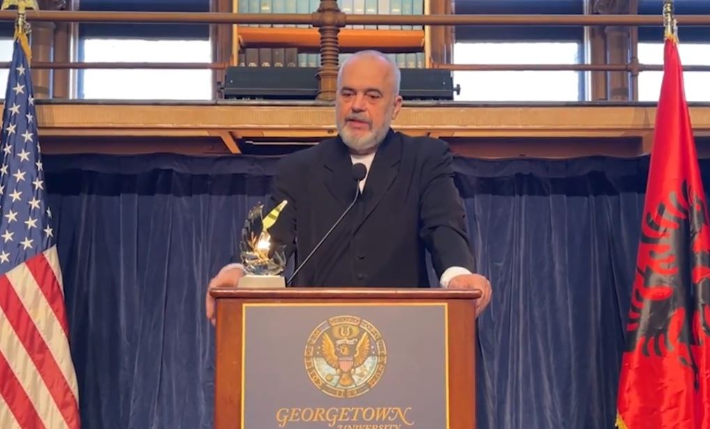 Rama flet për familjen nga SHBA: Dy fëmijët nga martesat e para janë ortodoksë. Unë, piktor që s’pata shansin të jem akademik Rama flet për familjen nga SHBA: Dy fëmijët nga martesat e para janë ortodoksë. Unë, piktor që s’pata shansin të jem akademik