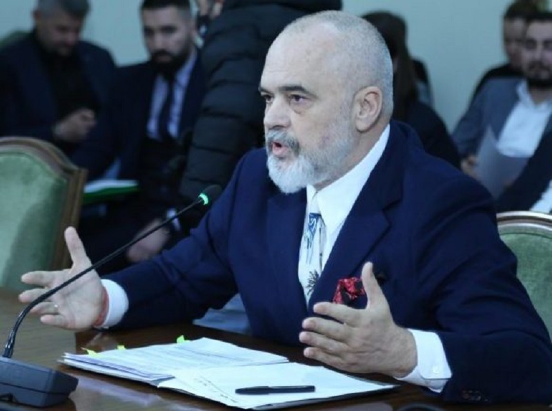 Rama shkëmben batuta në Komisionin Hetimor, nuk mungojnë të qeshurat