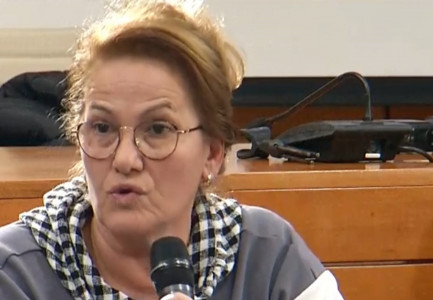 Përballë njeriut që e ktheu Teatrin “Migjeni” në kompleks magazinash, Sali Berisha, aktorja shkodrane e mërzitur: Je shumë vonë doktor, këta djemtë s’martohen dot