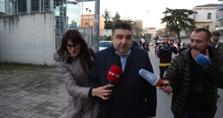 Nga KLD, deputet e kryetar bashkie që “di të bëjë punën”, Armando Subashi në dyert e SPAK Nga KLD, deputet e kryetar bashkie që “di të bëjë punën”, Armando Subashi në dyert e SPAK