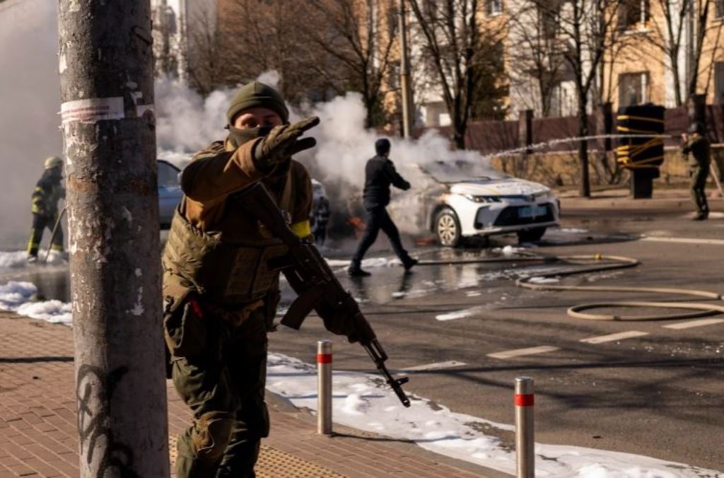 Rusët ‘festojnë’ në Kharkov, sirena alarmi dhe makth në Kiev