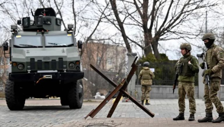 Luftë në çdo qytet, ushtria e Ukrainës: Rrëzuam helikopterë e dronë të rusëve (flet për kohëra të vështira) Luftë në çdo qytet, ushtria e Ukrainës: Rrëzuam helikopterë e dronë të rusëve (flet për kohëra të vështira)