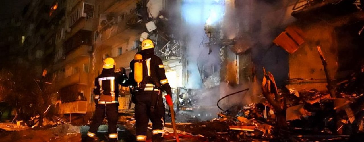 Katër ditë luftë! Ukraina ‘zgjohet’ nga goditjet me raketa dhe bombardimet: Mbi 200 viktima, mes tyre gra dhe fëmijë Katër ditë luftë! Ukraina ‘zgjohet’ nga goditjet me raketa dhe bombardimet: Mbi 200 viktima, mes tyre gra dhe fëmijë