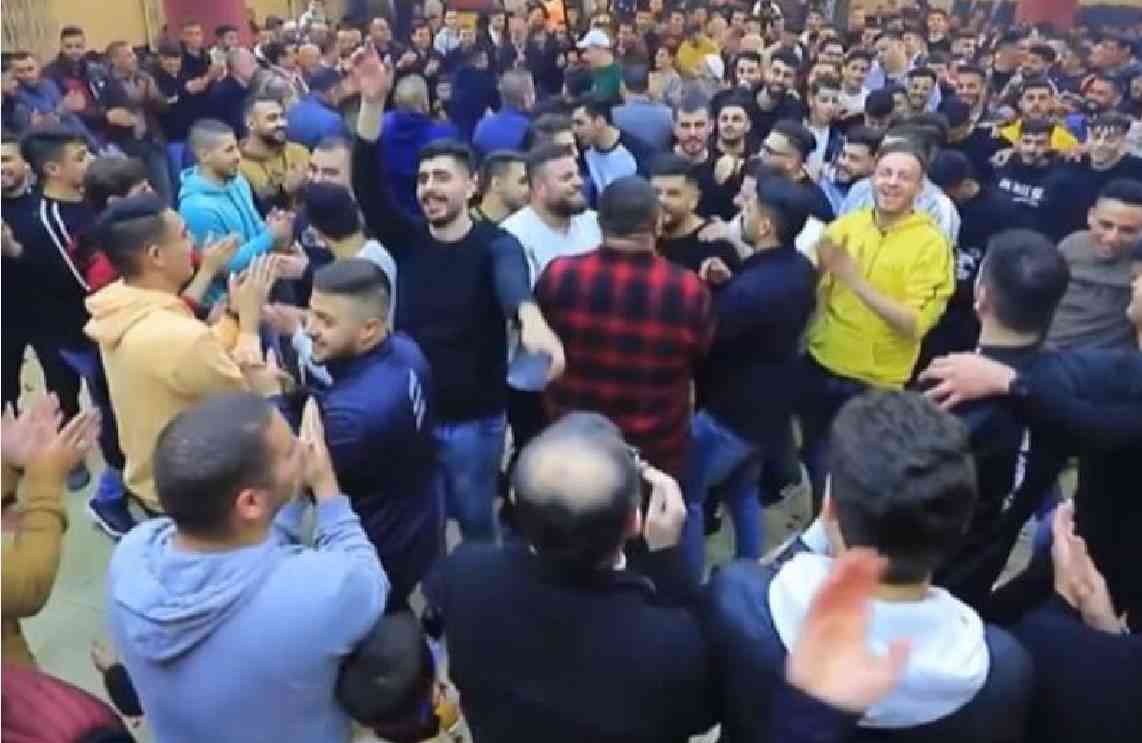 VIDEO/ Palestinezët i këndojnë Putinit: Sulmo Palestinën e na jep gratë për nuse VIDEO/ Palestinezët i këndojnë Putinit: Sulmo Palestinën e na jep gratë për nuse