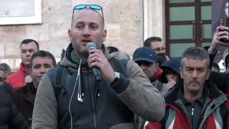 Morali i munguar i ‘protestuesit’ Binaj. Sa taksa paguan? Morali i munguar i ‘protestuesit’ Binaj. Sa taksa paguan?