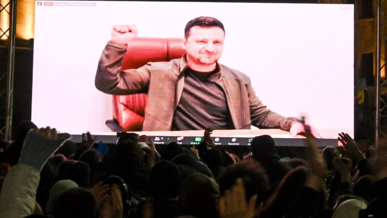 “Turp të keni”! Ja si i përdor fjalimet Zelensky për të perfituar nga rusofobia amerikane dhe europiane duke marrë atë që do “Turp të keni”! Ja si i përdor fjalimet Zelensky për të perfituar nga rusofobia amerikane dhe europiane duke marrë atë që do