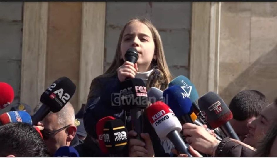 Protesta duhet shpetuar nga folklorizimi Protesta duhet shpetuar nga folklorizimi