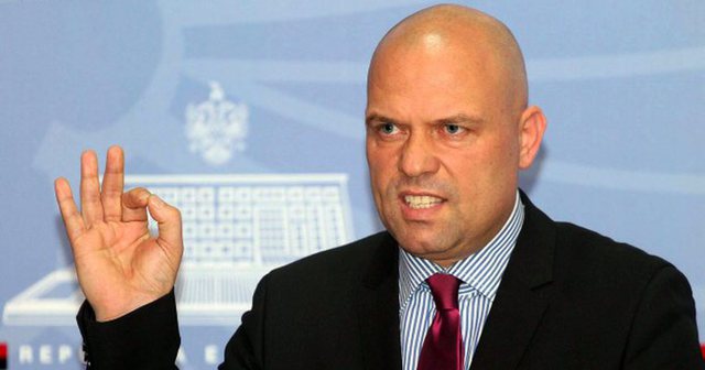 “Fansi” i Berishës: Boll na servirët lajme për AliBashën, shpejt të shpëtojmë demokracinë se s’ka kohë