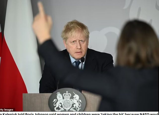 “Ju keni frikë”! Gazetarja ukrainase shpërthen në lot dhe shtang Boris Johson gjatë konferencës, i kthehet ashpër kryeministrit britanik dhe bën veprimin e papritur: Lufta e Tretë Botërore sapo ka nisur! (VIDEO)
