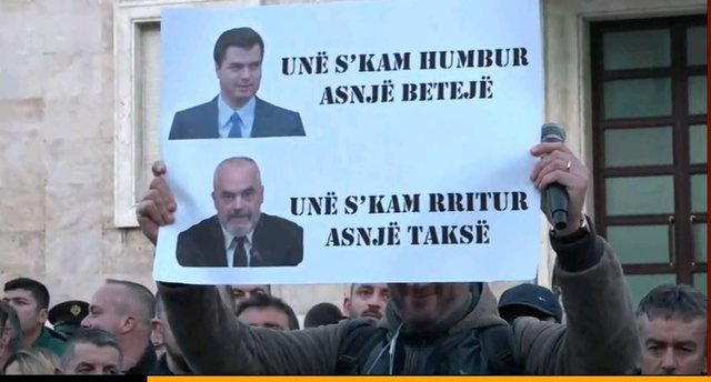 Po thyen rrjetin, aktori Flor Binaj shfaqet me parullë ironizuese për Ramën dhe Bashën, ja çfarë ka shkruar