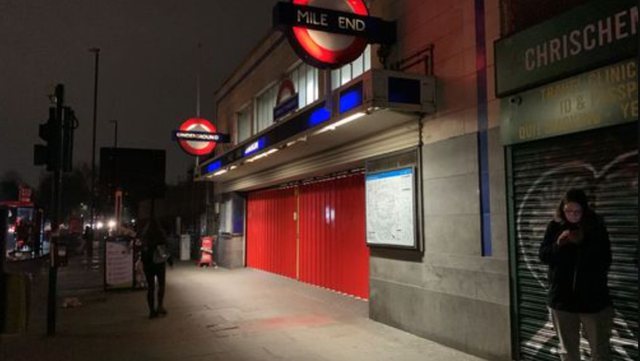 Kaos në disa zona të Londrës, 27 orë pa energji elektrike