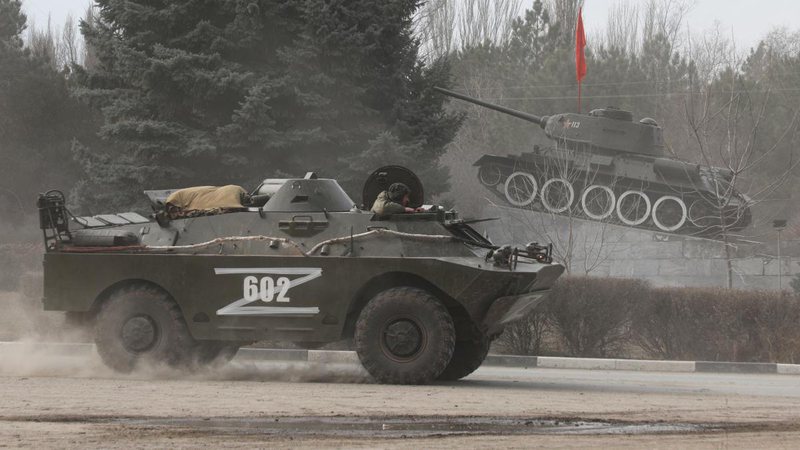 Gjigandi i teknologjisë pro luftës së Rusisë në Ukrainë! Nis shitjen e veshjeve dhe produkteve me simbolin ‘Z’ të ushtrisë ruse