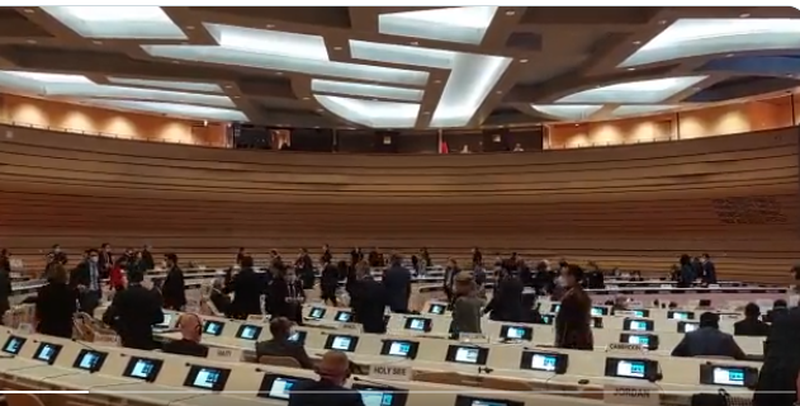 Video që po shpërndahet me shpejtësi! Lavrov kërcënon BE-në dhe SHBA-në: Shihni veprimin që bëjnë diplomatët e pranishëm në sallë