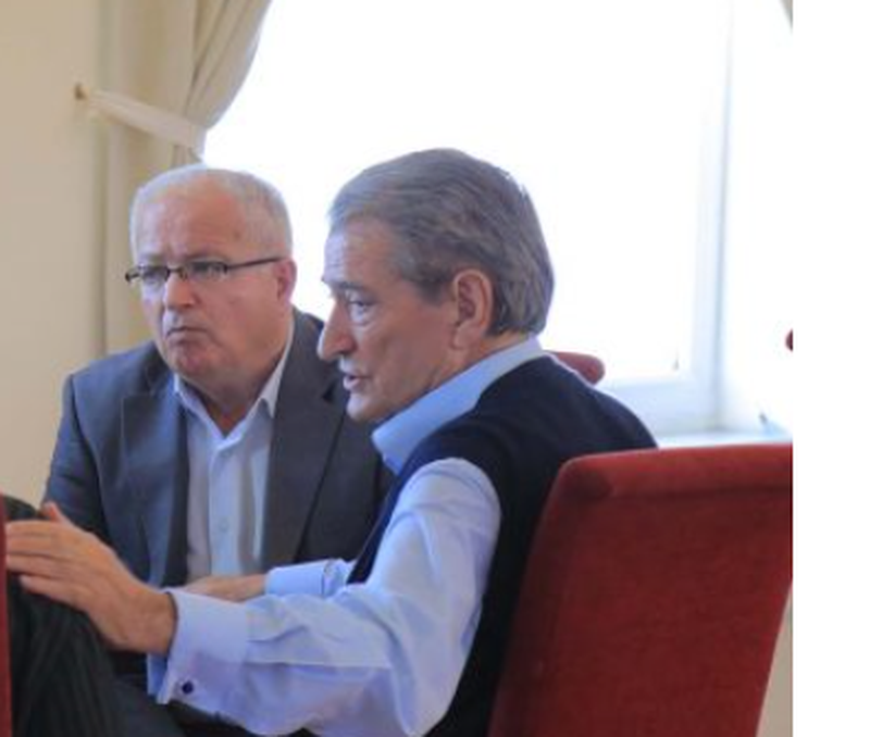 Edmond Spaho djali i ish sekretarit të PPSH në Institutin e Lartë Bujqësor megafon i ish sekretarit të byros Berisha në luftën antiamerikane: Blinkeni dështak, përgjegjës për Afaganistanin dhe Polonin! Yuri Kim Edmond Spaho djali i ish sekretarit të PPSH në Institutin e Lartë Bujqësor megafon i ish sekretarit të byros Berisha në luftën antiamerikane: Blinkeni dështak, përgjegjës për Afaganistanin dhe Polonin! Yuri Kim