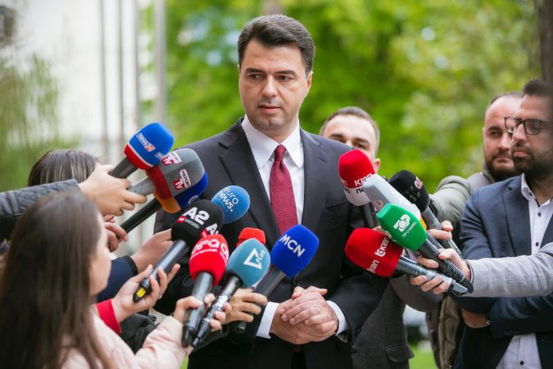 Beteja ballore na presin! Lulzim Basha nuk pranon dorëheqjen Beteja ballore na presin! Lulzim Basha nuk pranon dorëheqjen