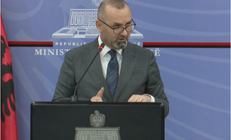 Kadastra, Tatimet dhe AKU vatër korrupsioni, Ministria e Drejtësisë kallëzon penalisht 20 zyrtarë dhe ish-zyrtarë, 75 në hetim disiplinor Kadastra, Tatimet dhe AKU vatër korrupsioni, Ministria e Drejtësisë kallëzon penalisht 20 zyrtarë dhe ish-zyrtarë, 75 në hetim disiplinor