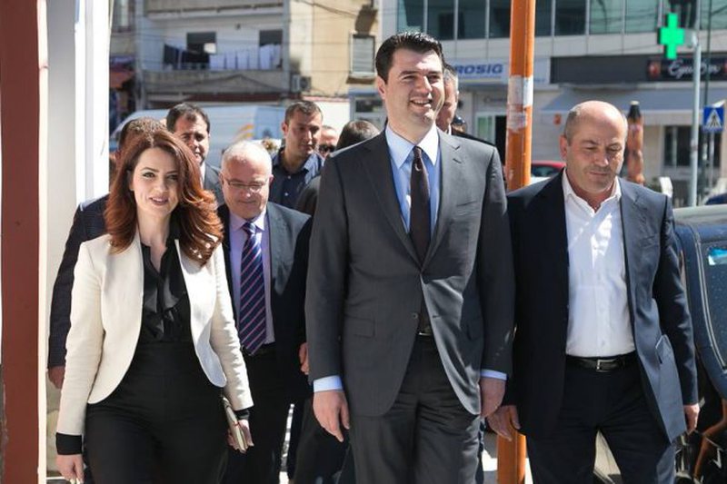 Thellohet konflikti në PD, deputetët Agalliu, Sula dhe çifti Duma-Salianji ultimatum Bashës të dorëhiqet dhe i kujtojnë se është lider i dështuar