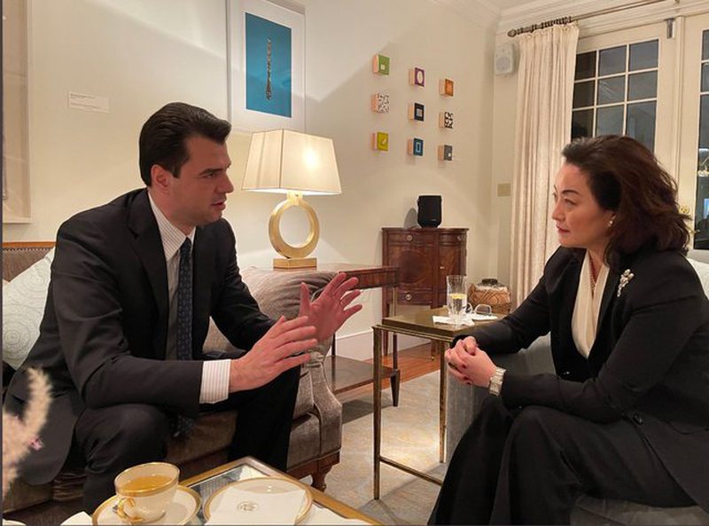 SHBA i pret shpresat Berishës! Yuri Kim del në skenë dhe paralajmëron kthimin e PD në pushtet si partnere e Amerikës