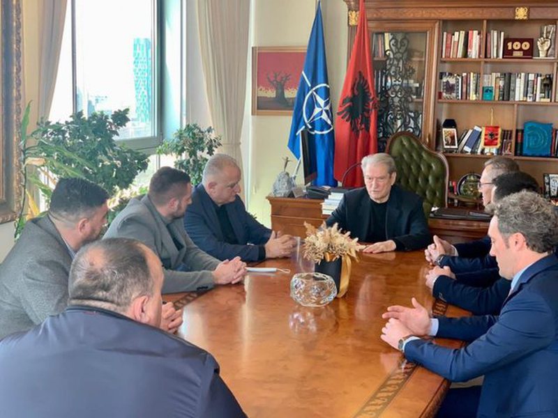 Berisha vetemërohet kreu i PD:  Me Kryetarin e bashkisë “autonome saliare” Shkodër takon përfaqësues shqiptar nga Mali i Zi