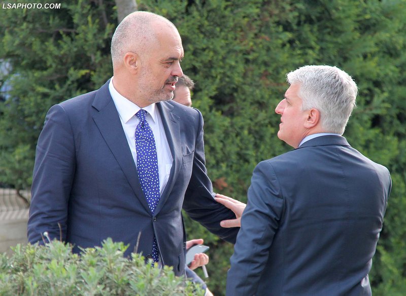 Majko sulmon Ramën për “Ballkanin e Hapur”: Iniciativë që ka prodhuar vetëm takime, Shqipëria dhe Kosova të mos lejojnë Serbinë të bëjë “viktimën” Majko sulmon Ramën për “Ballkanin e Hapur”: Iniciativë që ka prodhuar vetëm takime, Shqipëria dhe Kosova të mos lejojnë Serbinë të bëjë “viktimën”