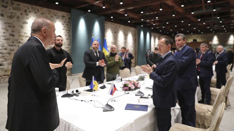 Lufta Rusi-Ukrainë, nga hyrja në BE te neutraliteti: Kievi e Moska drejt paqes! Takimi Putin-Zelensky pasi të firmoset armëpushimi Lufta Rusi-Ukrainë, nga hyrja në BE te neutraliteti: Kievi e Moska drejt paqes! Takimi Putin-Zelensky pasi të firmoset armëpushimi