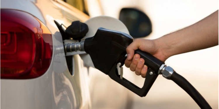 Pas rritjes së çmimit të naftës, vjen reagimi i Shoqatës së Hidrokarbureve: Po na sulmoni pa të drejtë, jemi në luftë Pas rritjes së çmimit të naftës, vjen reagimi i Shoqatës së Hidrokarbureve: Po na sulmoni pa të drejtë, jemi në luftë