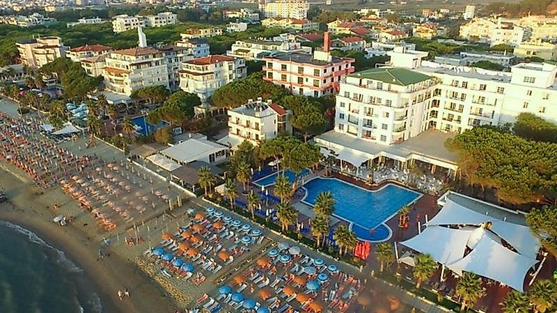Sezoni turistik, hotelet në Shqipëri po marrin punëtorë të huaj
