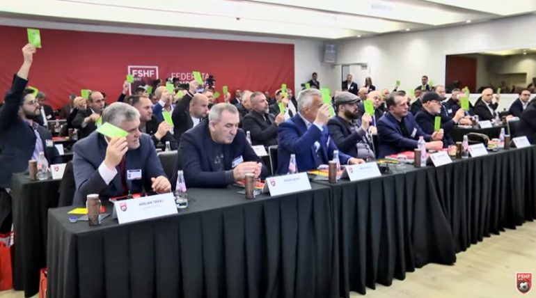 Asambleja e FSHF, Pjesa II / Sot futbolli shqiptar voton me president të pezulluar nga gjykata dhe kaos me delegatët Asambleja e FSHF, Pjesa II / Sot futbolli shqiptar voton me president të pezulluar nga gjykata dhe kaos me delegatët