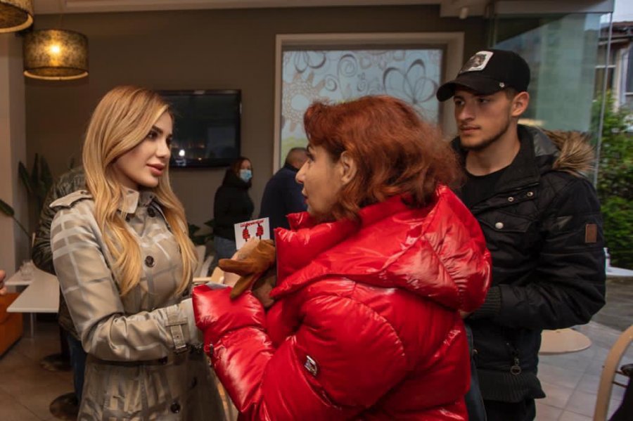 “Kjo është e dhimbshme”! Baton Haxhiu i’u kthehet keq dy mbështetësve të Sali Berishës dhe nuk iu lë gjë pa thënë: Mendo, kjo gjeneratë ka adhurues një 80-vjeçar “non grata”! “Kjo është e dhimbshme”! Baton Haxhiu i’u kthehet keq dy mbështetësve të Sali Berishës dhe nuk iu lë gjë pa thënë: Mendo, kjo gjeneratë ka adhurues një 80-vjeçar “non grata”!