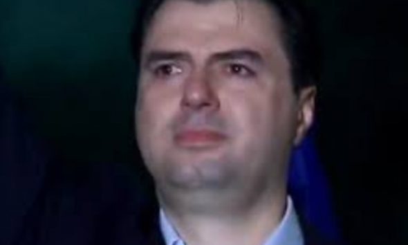 Lulzim Basha jep dorëheqjen si kryetar i PD që duket një truk pa deklaruar se do largohet apo do rikandidoi! Lulzim Basha jep dorëheqjen si kryetar i PD që duket një truk pa deklaruar se do largohet apo do rikandidoi!