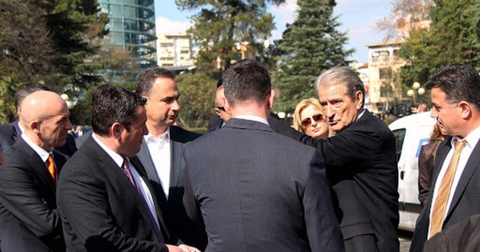 Harrojeni se ikën Sali Berisha sa të ketë pas Luçi Boçin me shokë! Harrojeni se ikën Sali Berisha sa të ketë pas Luçi Boçin me shokë!