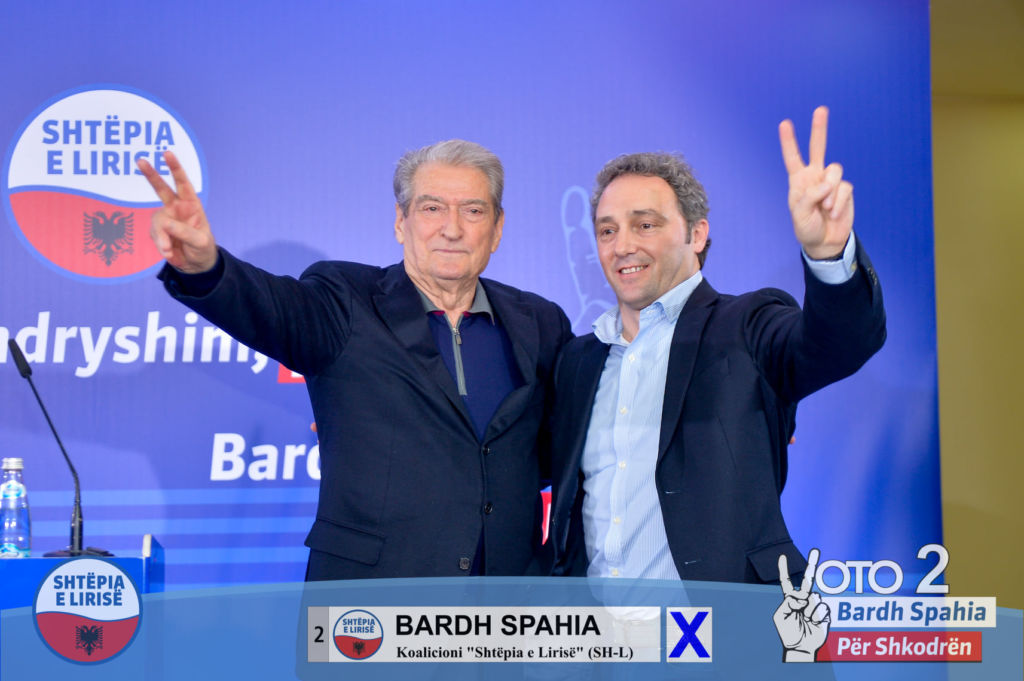 Pse pagat ja marrin qeverisë “armike” bashkia “demokratike” e Shkodrës! Pse pagat ja marrin qeverisë “armike” bashkia “demokratike” e Shkodrës!